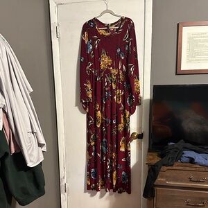 Chic Long Sleeve Floral Dress in Burgundy